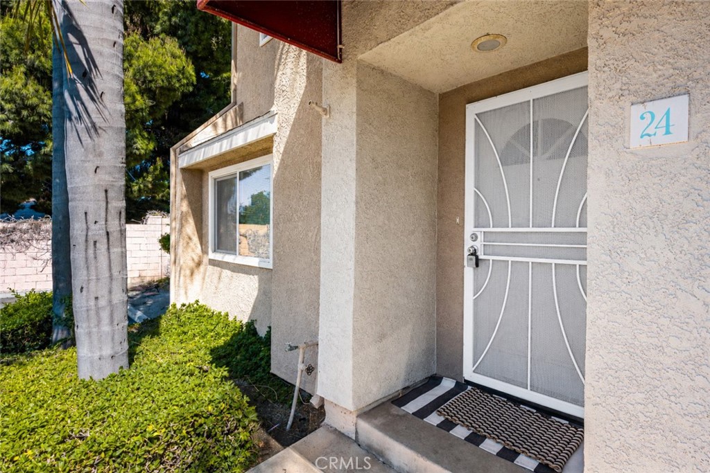 Front entry - 621 W Fletcher 24, Orange CA 92865 - photo 2