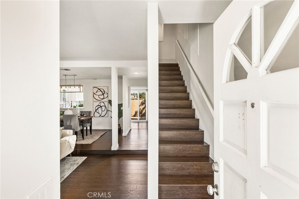 Entry and staircase - 621 W Fletcher 24, Orange CA 92865 - photo 4