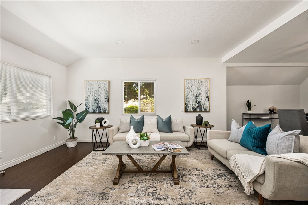 Living room - 621 W Fletcher 24, Orange CA 92865 - photo 6