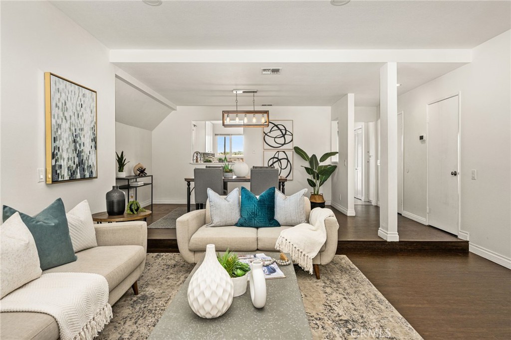 Living room - 621 W Fletcher 24, Orange CA 92865 - photo 8