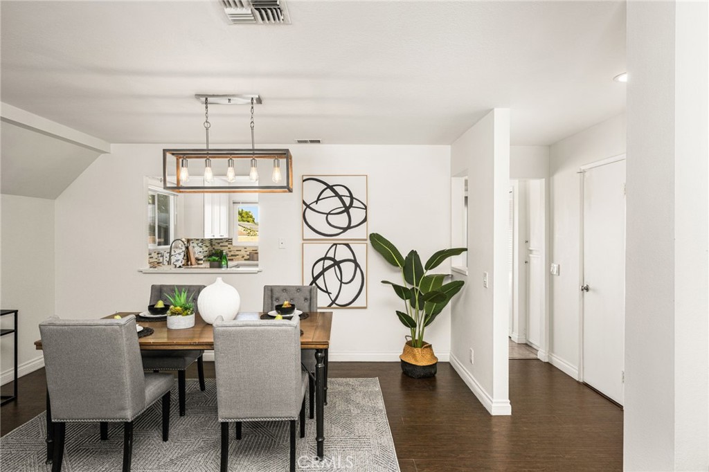 Dining area - 621 W Fletcher 24, Orange CA 92865 - photo 9