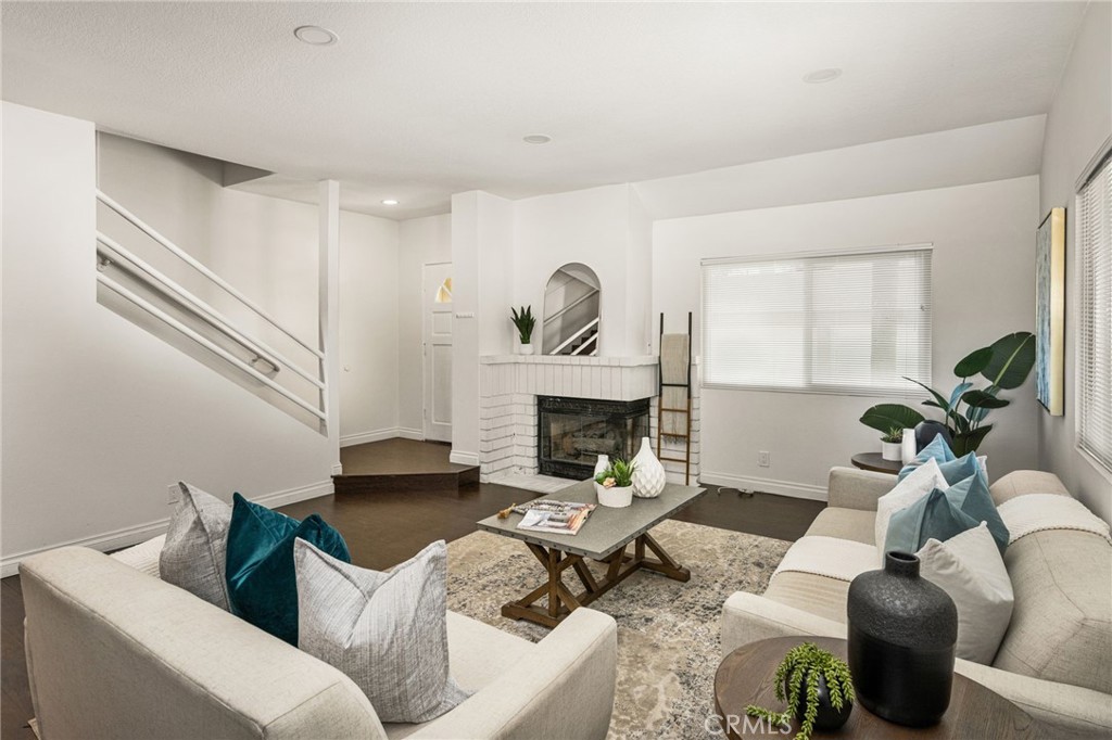 Living room with fireplace - 621 W Fletcher 24, Orange CA 92865 - photo 13