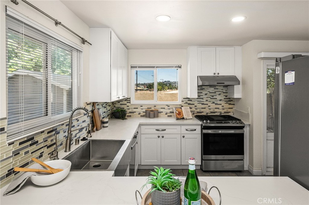 Kitchen - 621 W Fletcher 24, Orange CA 92865 - photo 16