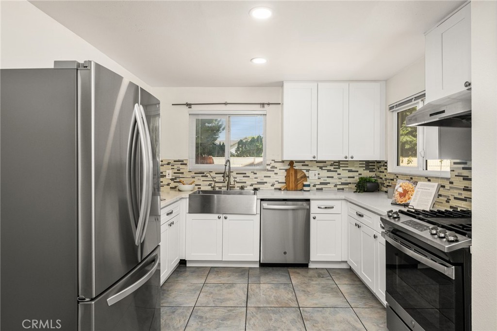 Kitchen with stainless steel appliances - 621 W Fletcher 24, Orange CA 92865 - photo 18