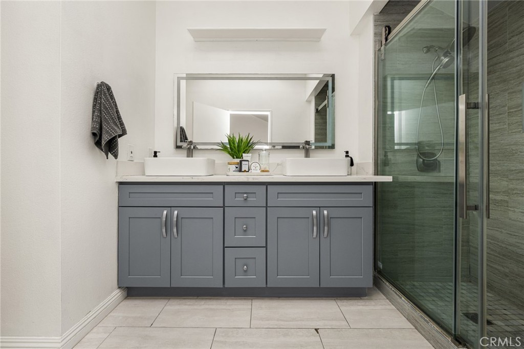 Primary bathroom - 621 W Fletcher 24, Orange CA 92865 - photo 34