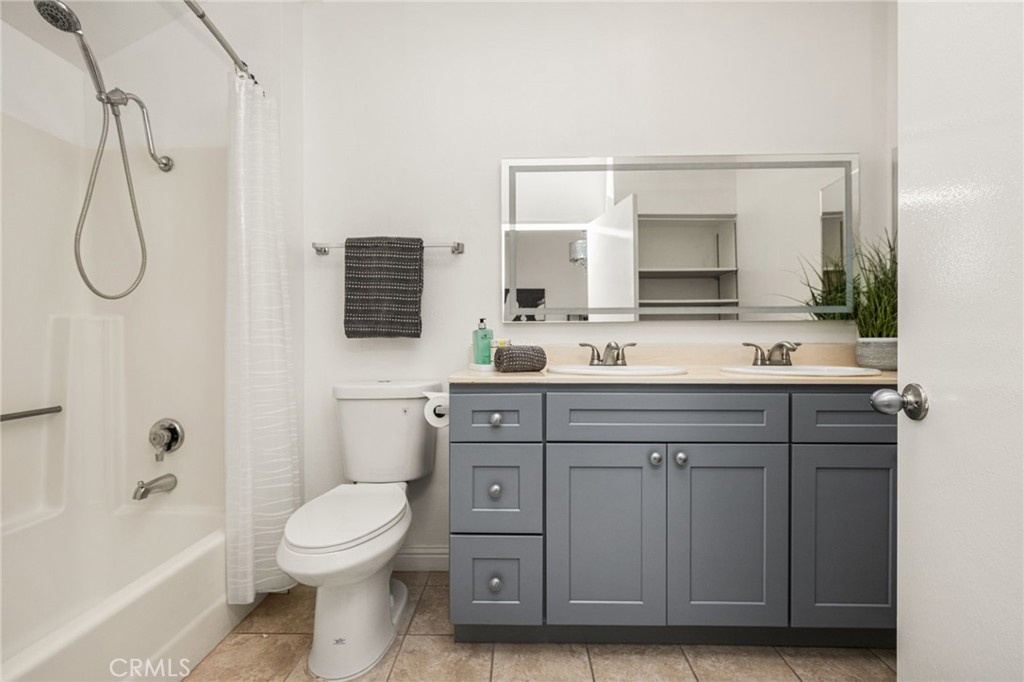 Second bathroom - 621 W Fletcher 24, Orange CA 92865 - photo 42