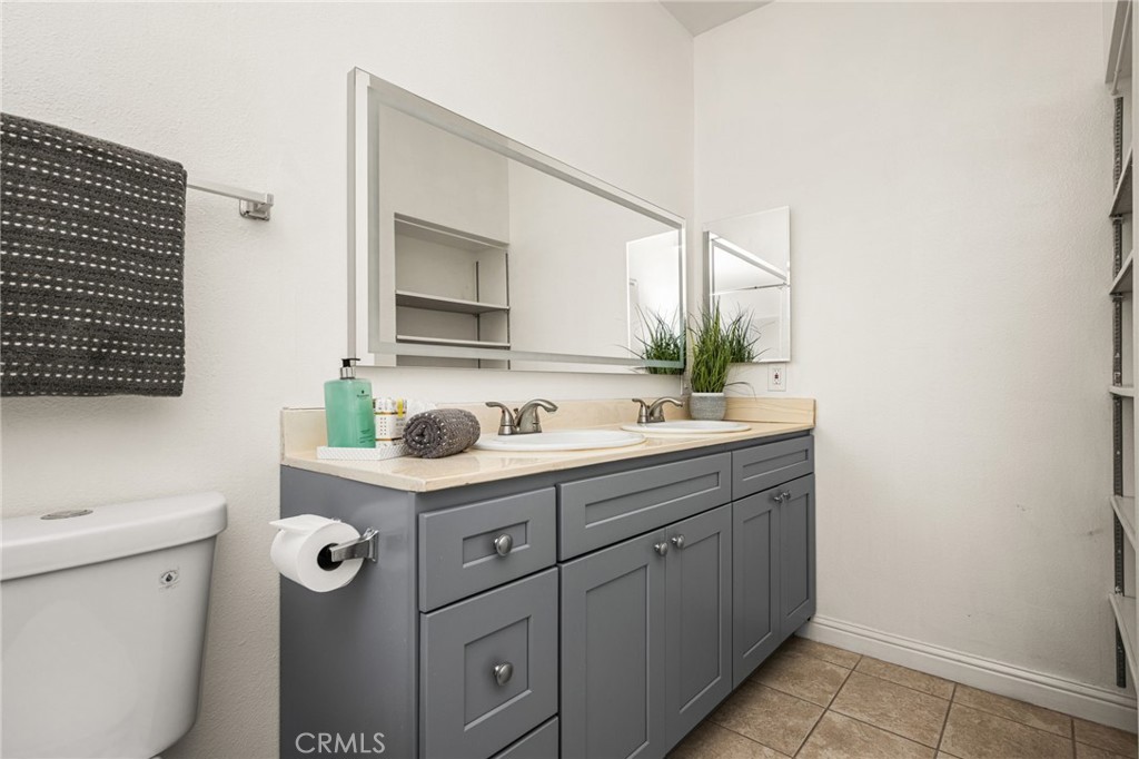 Second bathroom - 621 W Fletcher 24, Orange CA 92865 - photo 43