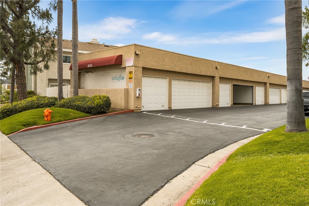 Community garages - 621 W Fletcher 24, Orange CA 92865 - photo 49