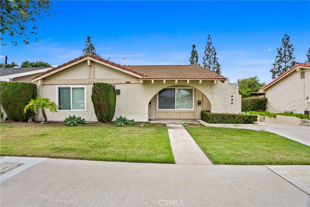 Front Unit 632 E La Veta 2 Bedroom 2 Bathroom - 632 E La Veta Avenue, Orange CA 92866 - photo 1
