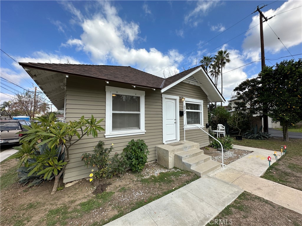 633 W Maple Avenue, Orange CA 92868 - photo 1