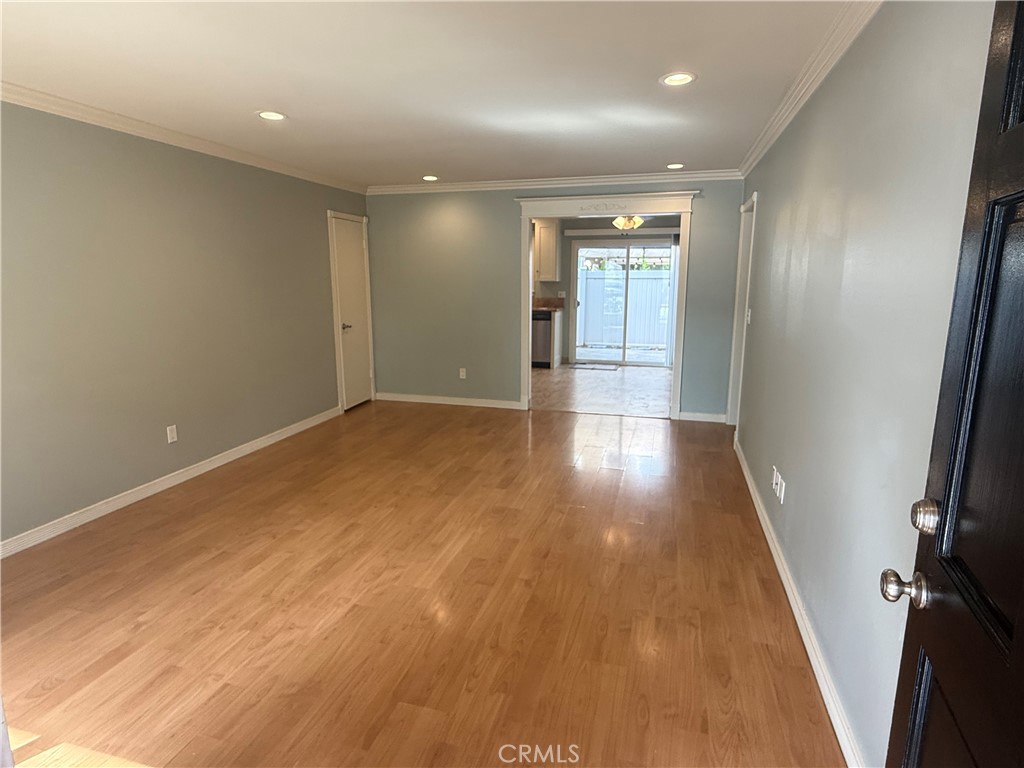 660 Glassell Street 19, Orange CA 92866 - photo 3