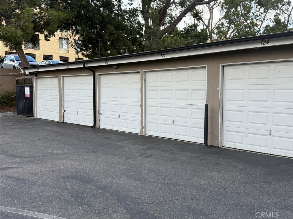 660 Glassell Street 19, Orange CA 92866 - photo 18