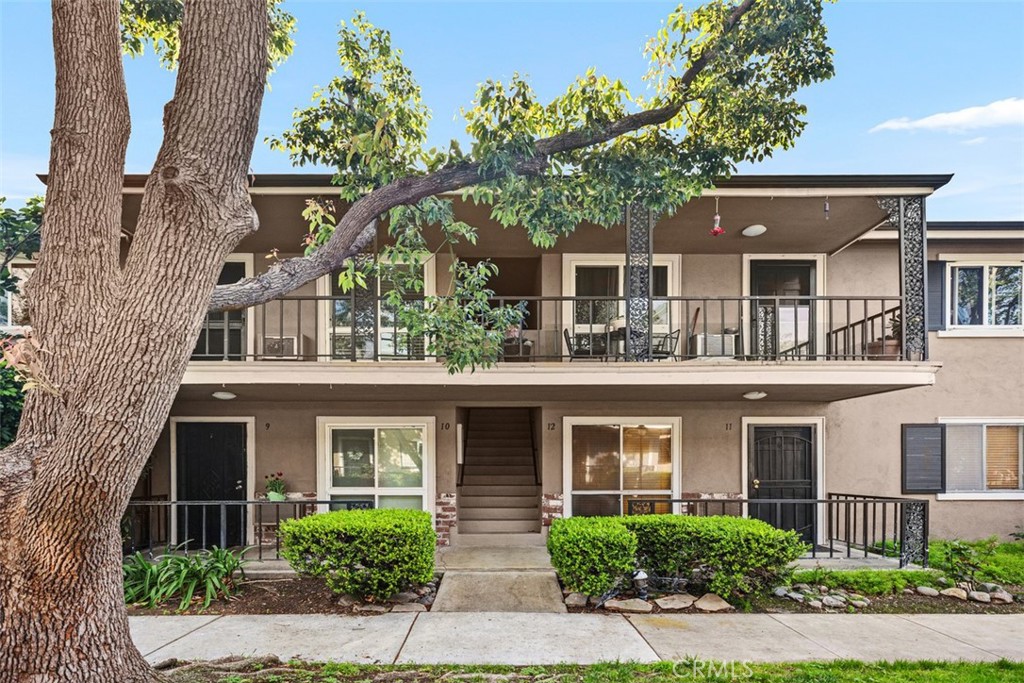 660 S Glassell 10, Orange CA 92866 - photo 1