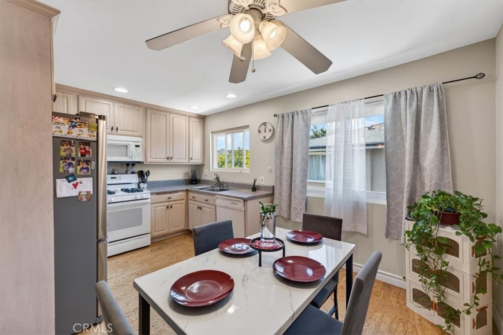 660 S Glassell 12, Orange CA 92866 - photo 8