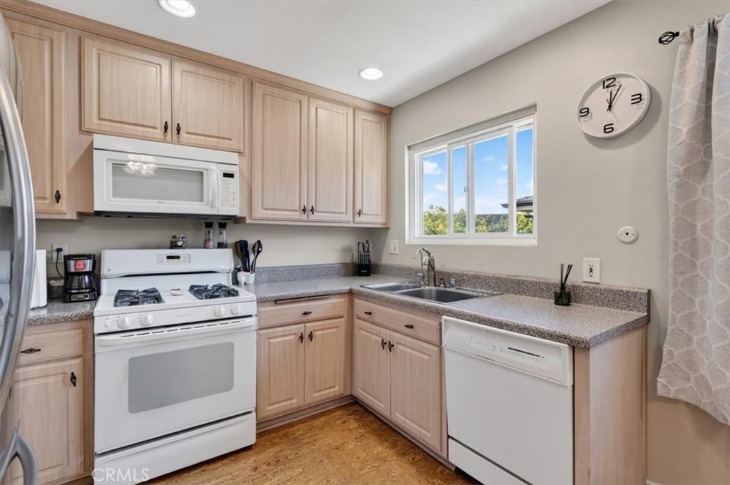 660 S Glassell 12, Orange CA 92866 - photo 12