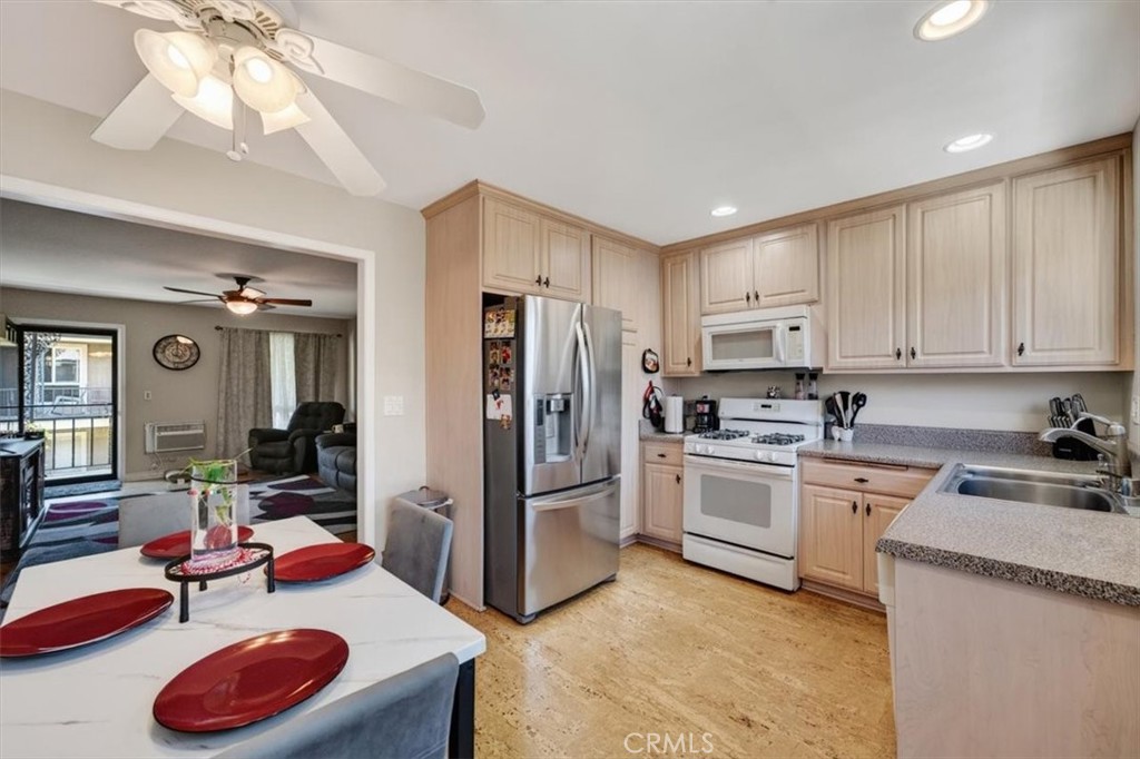 660 S Glassell 12, Orange CA 92866 - photo 13