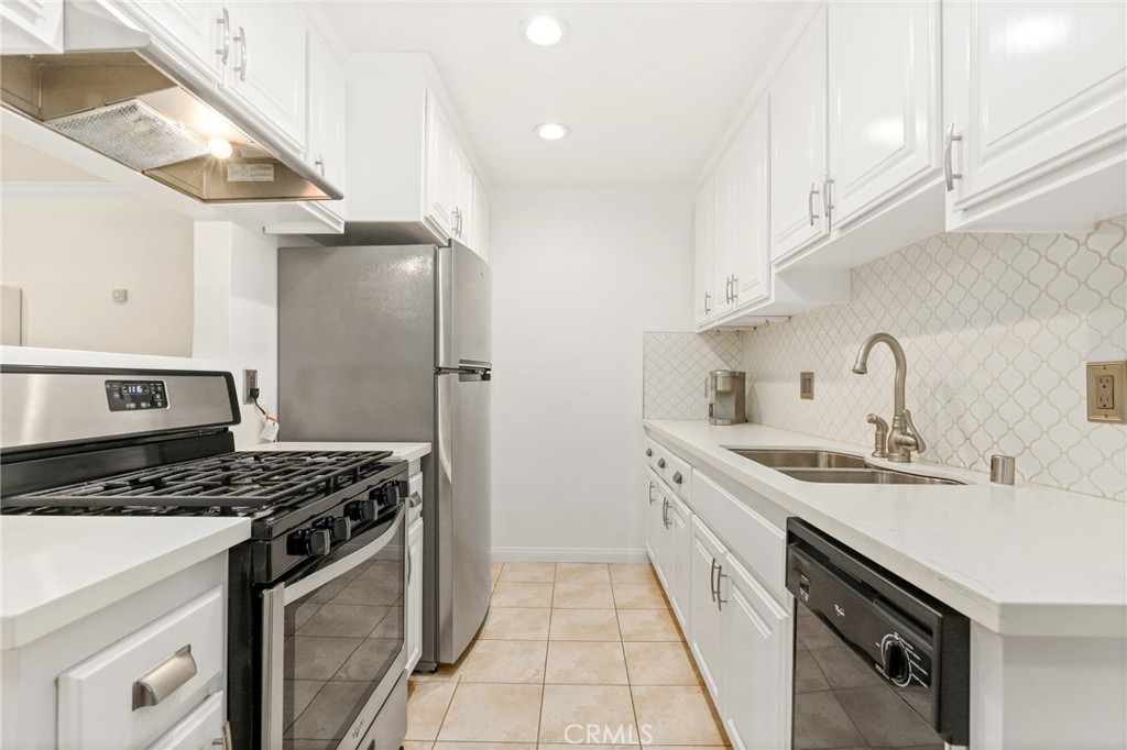 660 S Glassell Street 84, Orange CA 92866 - photo 1