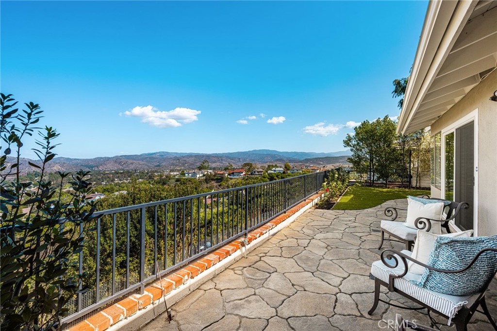 Great space for entertaining - 6703 E La Cumbre, Orange CA 92869 - photo 33