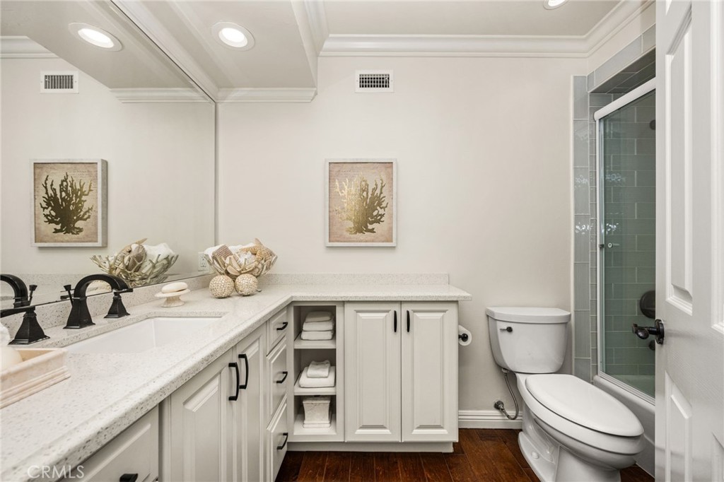 Secondary Bath with shower/bath combo - 6703 E La Cumbre, Orange CA 92869 - photo 52