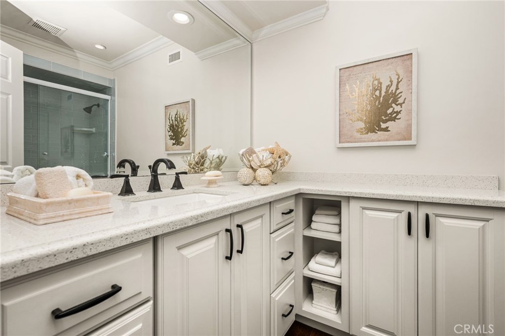 Secondary bath - 6703 E La Cumbre, Orange CA 92869 - photo 53