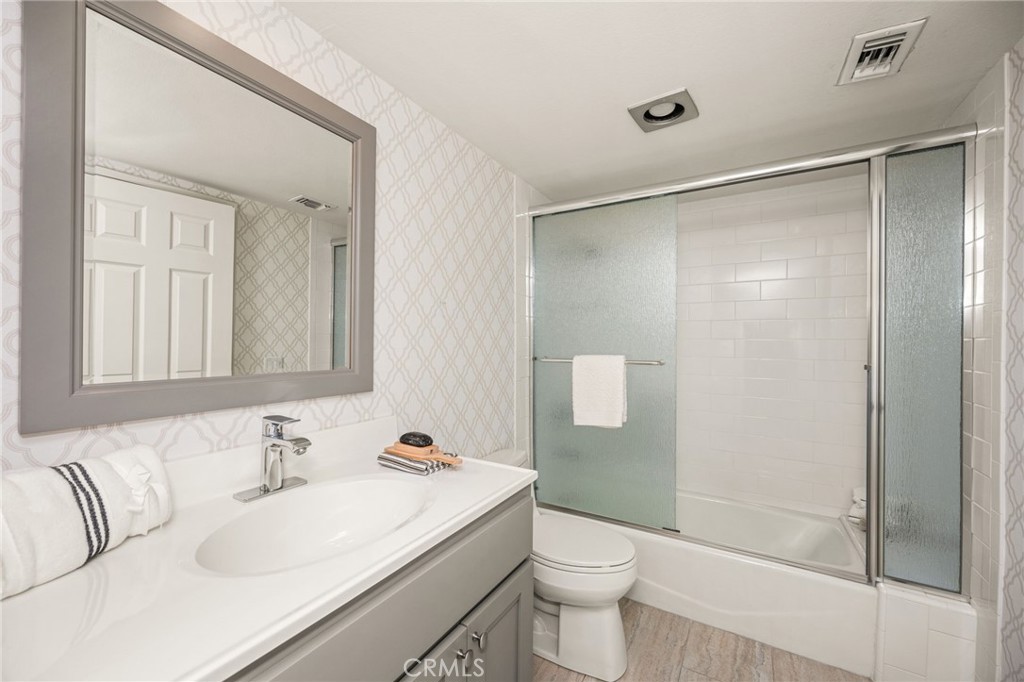 Upstairs private bath - 6703 E La Cumbre, Orange CA 92869 - photo 58