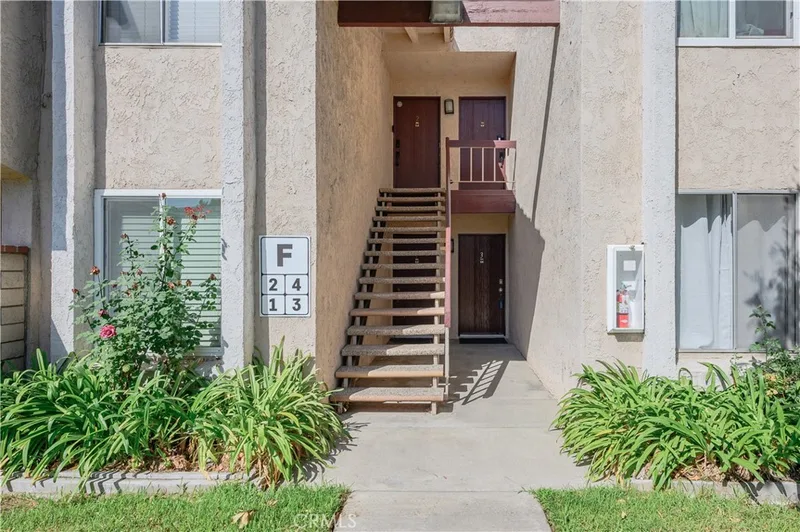 700 W La Veta Avenue F3, Orange, CA 92868