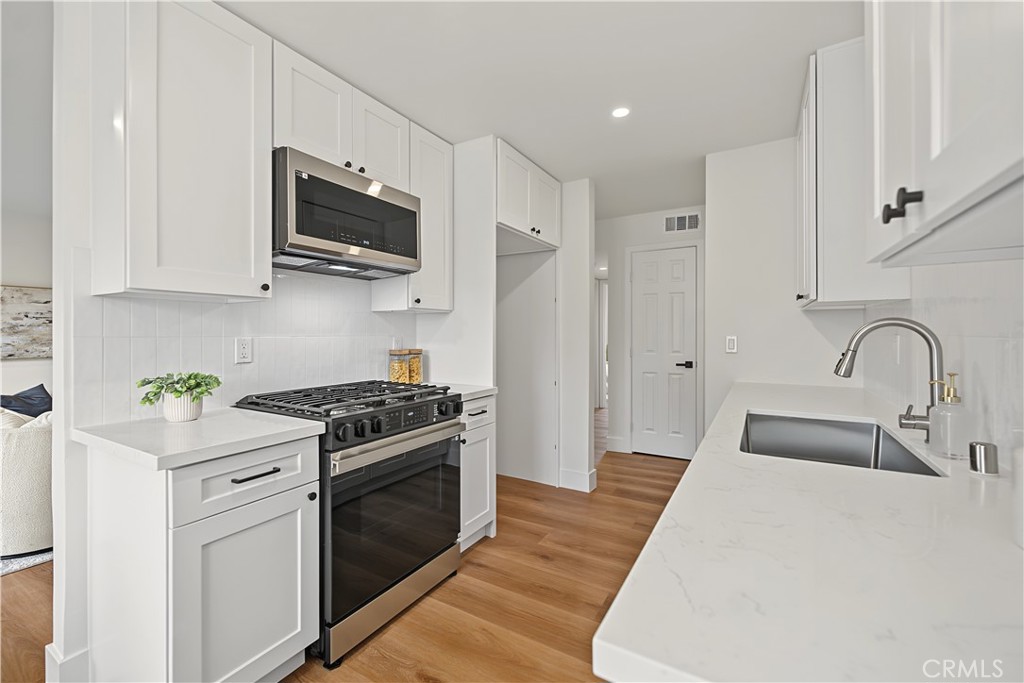 700 W La Veta Avenue N5, Orange CA 92868 - photo 6