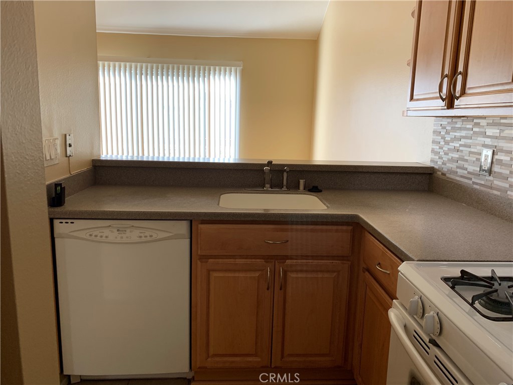700 W La Veta Avenue O12, Orange CA 92868 - photo 6