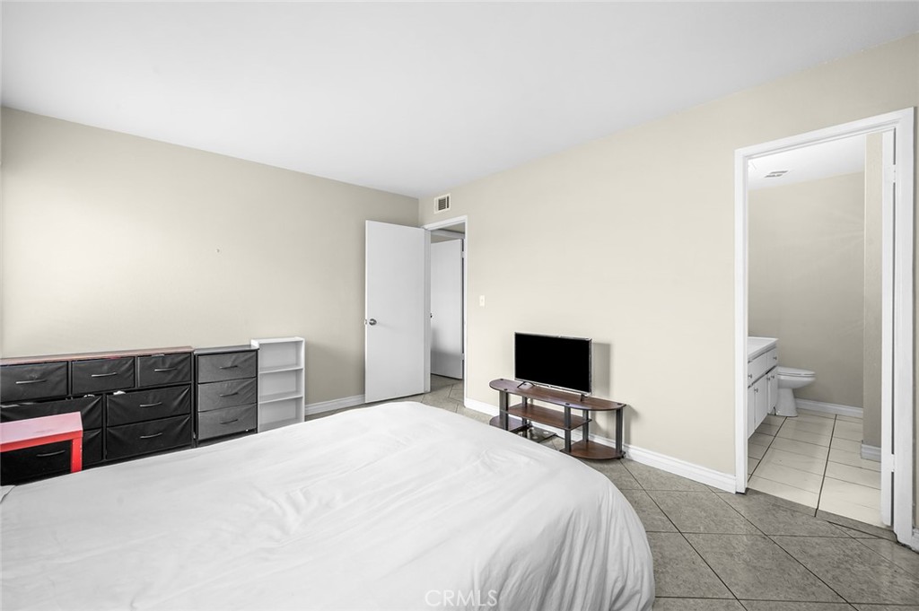 700 W La Veta C6, Orange CA 92868 - photo 19