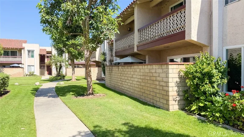 700 W La Veta D5, Orange, CA 92868