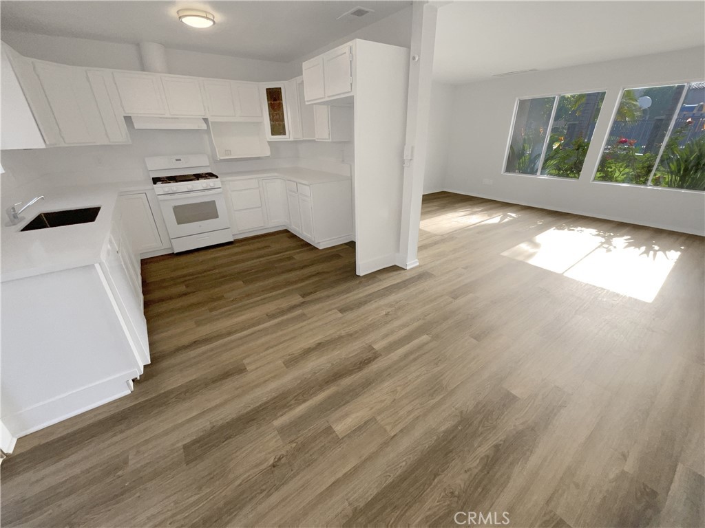700 W La Veta, Orange CA 92868 - photo 1