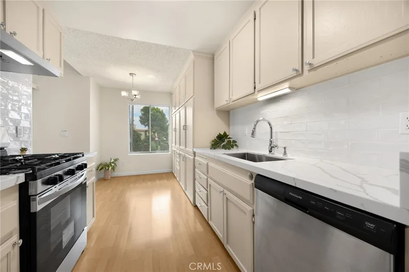700 W La Veta I-8, Orange, CA 92868