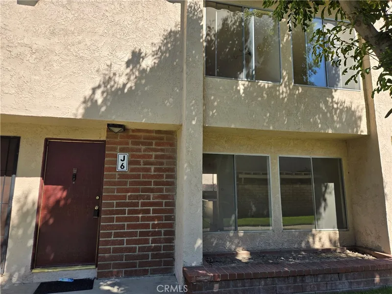 700 W La Veta J6, Orange, CA 92868