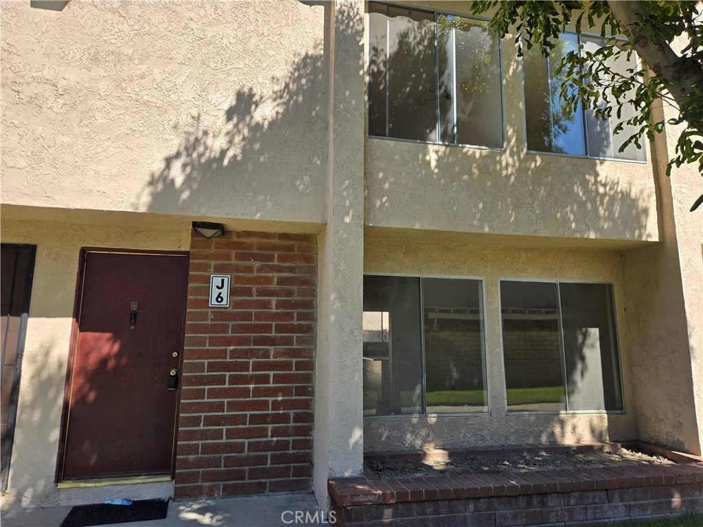 700 W La Veta J6, Orange CA 92868 - photo 1