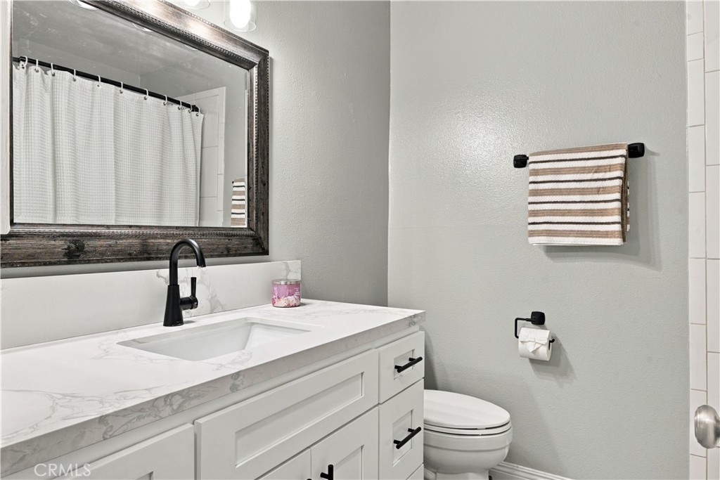 700 W La Veta O15, Orange CA 92868 - photo 11