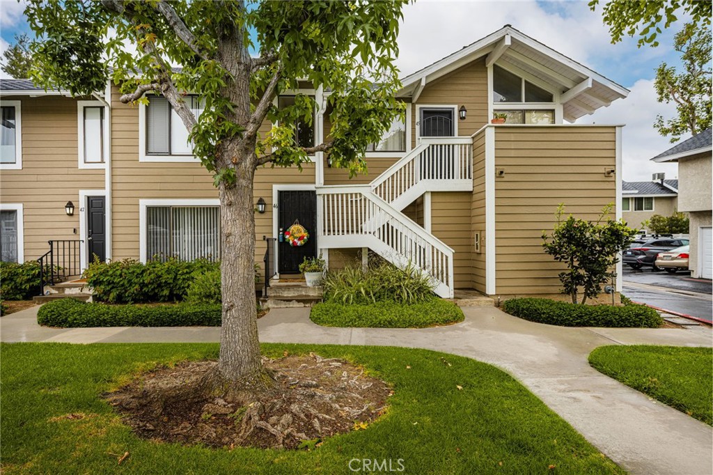 Park-like grounds with plenty of grass and open space! - 700 W Walnut 46, Orange CA 92868 - photo 1
