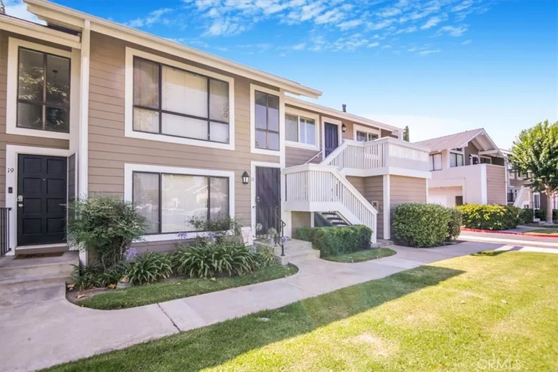 700 W Walnut Avenue 17, Orange, CA 92868