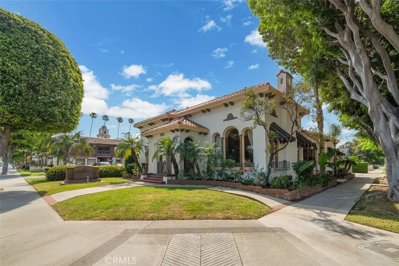 702 E Chapman, Orange, CA 92866