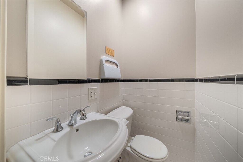 702 E Chapman, Orange CA 92866 - photo 21