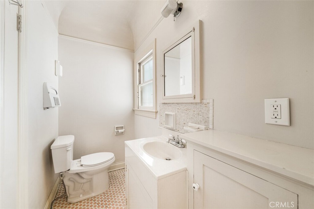 702 E Chapman, Orange CA 92866 - photo 24