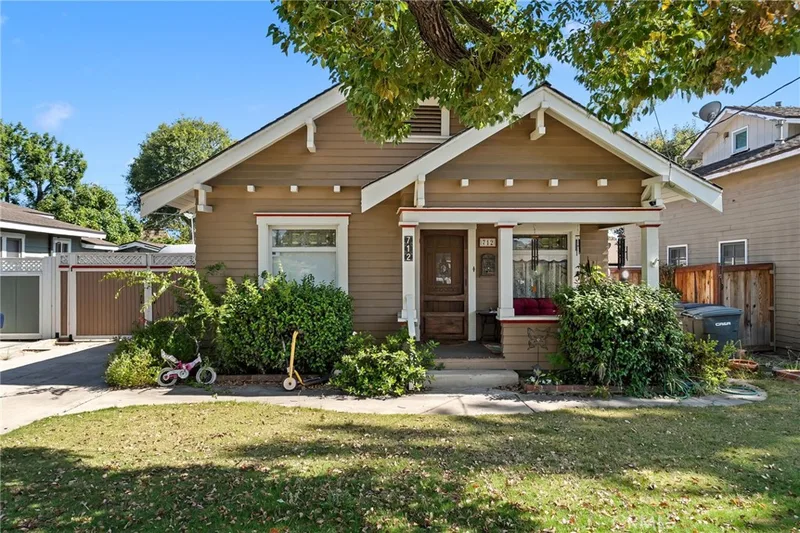 712 E Washington Ave, Orange, CA 92866