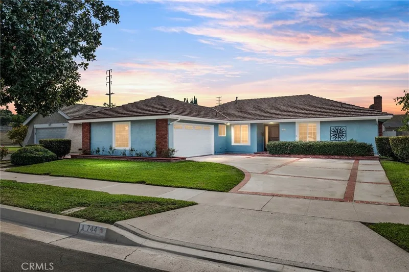 744 E Meadowbrook, Orange, CA 92865