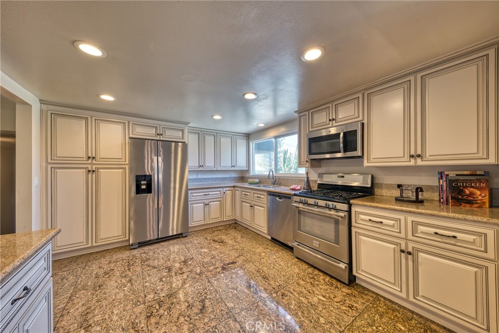 805 E Barkley Avenue, Orange CA 92867 - photo 13