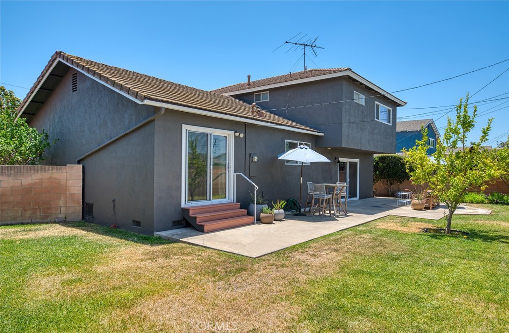 805 E Barkley Avenue, Orange CA 92867 - photo 31
