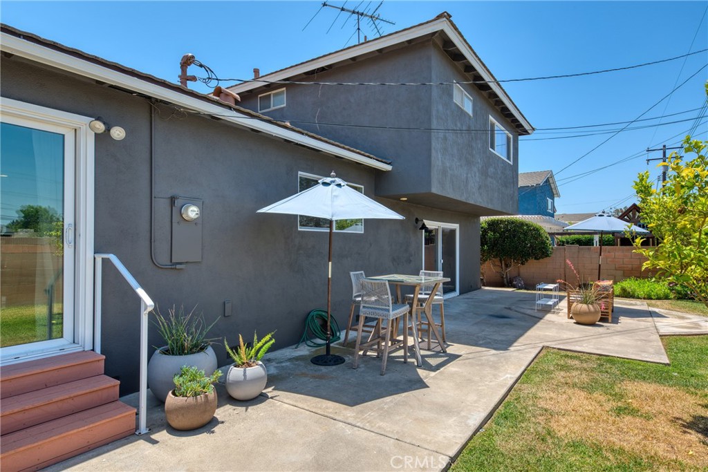 805 E Barkley Avenue, Orange CA 92867 - photo 32