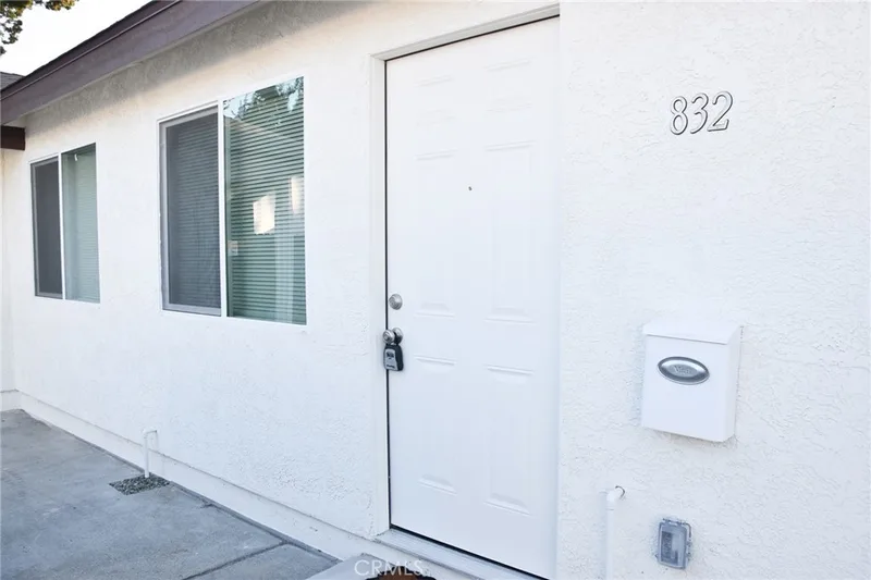 832 E La Veta, Orange, CA 92866