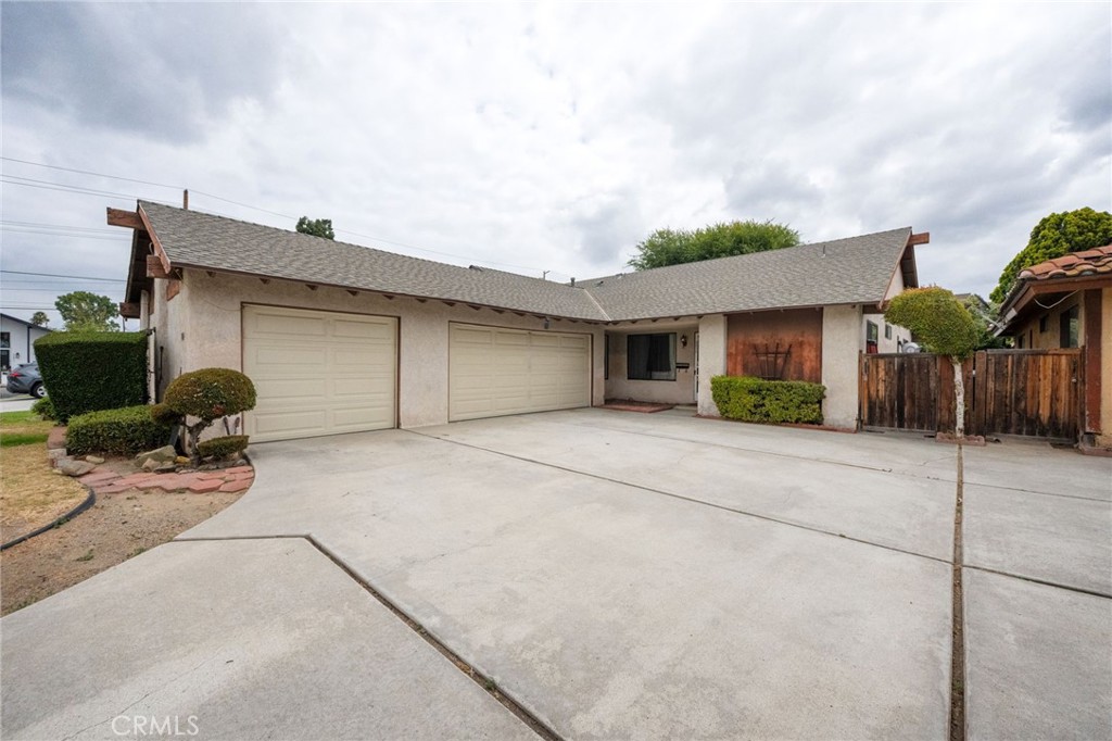 885 Kathleen has a 3 car garage and is single level. - 885 N Kathleen, Orange CA 92867 - photo 1