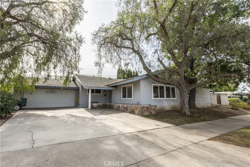 910 E Glendale, Orange, CA 92865