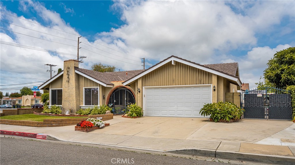 915 E La Veta Avenue, Orange CA 92866 - photo 1
