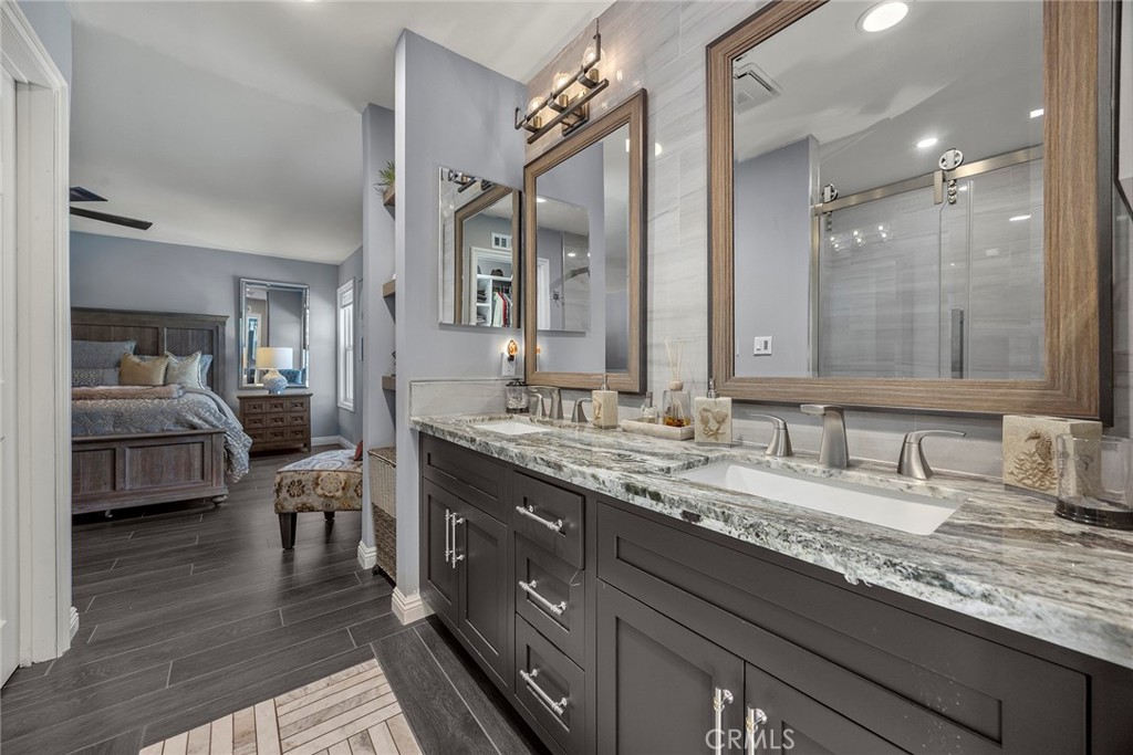 Double sinks in Primary - 107 San Anselmo, Placentia CA 92870 - photo 21